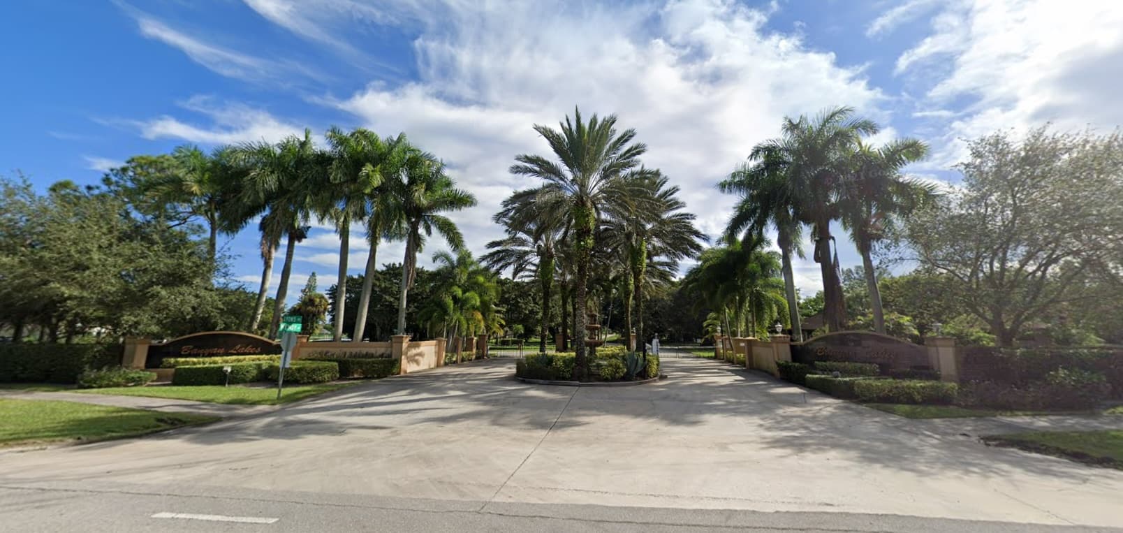 Banyan Lakes community entrance in West Palm Beach before renovation